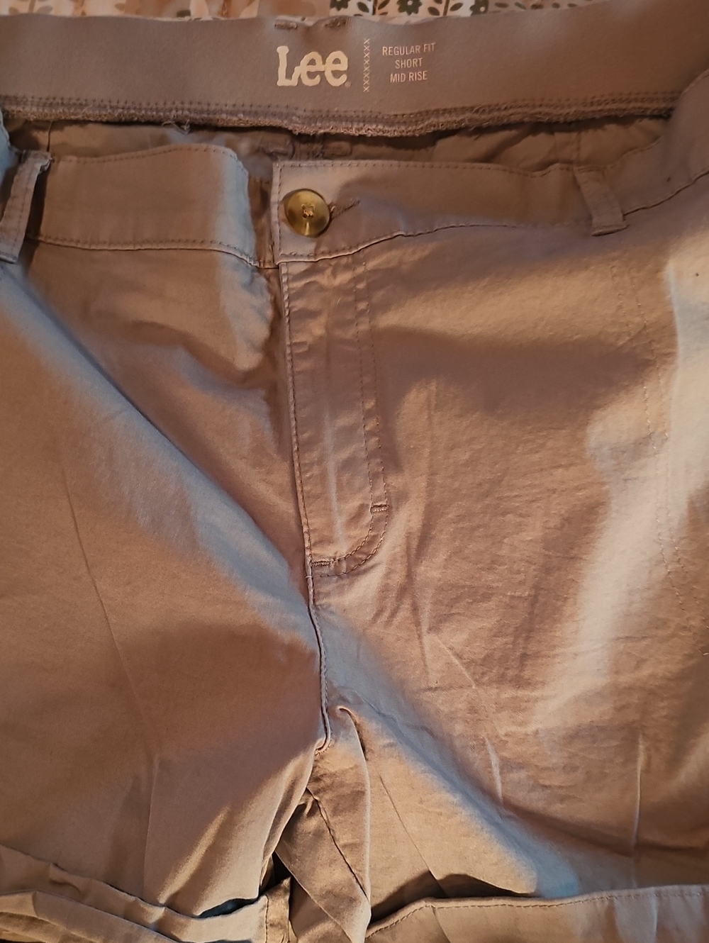 Lee Women’s Cargo Shorts in Light Taupe